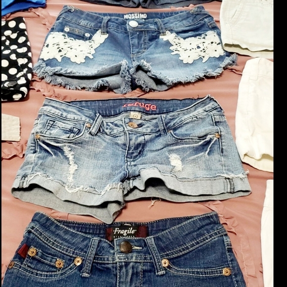 Young Women Short Lot's Size 0/24 - Picture 2 of 5